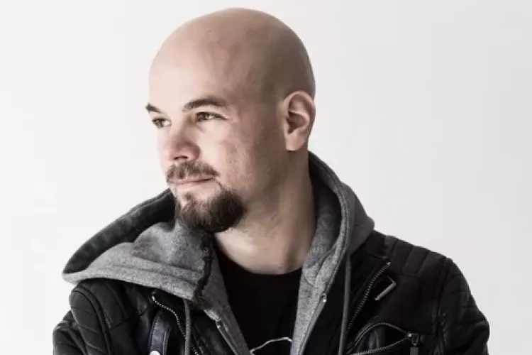 Krzysztof Wolek headshot