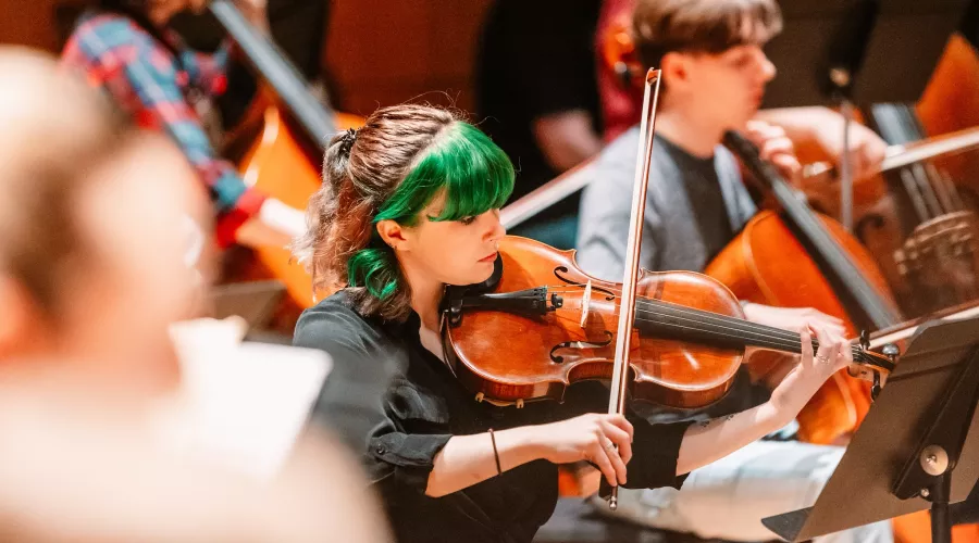 Student playing violin at Symphony Orchestra concert