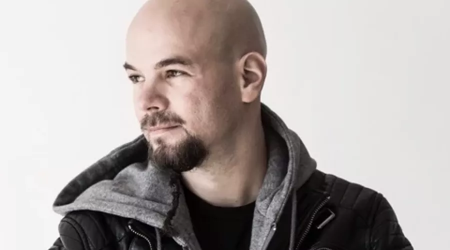 Krzysztof Wolek headshot